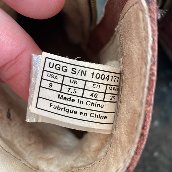 UGG boots, women’s size 9 - Picture 4 of 6